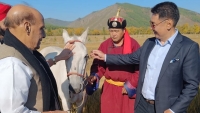 Không thể muộn hơn, Ấn Độ 'siết chặt tay' với Mông Cổ