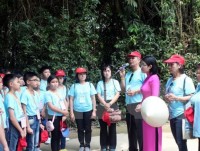 Đoàn giáo viên, học sinh Việt kiều Thái Lan về thăm quê Bác