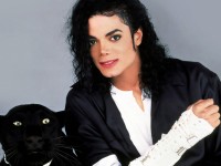 Michael Jackson tiếp tục “bội thu” sau khi qua đời