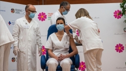 Italy đạt kỷ lục 600.000 lượt tiêm chủng vaccine ngừa Covid-19 mỗi ngày