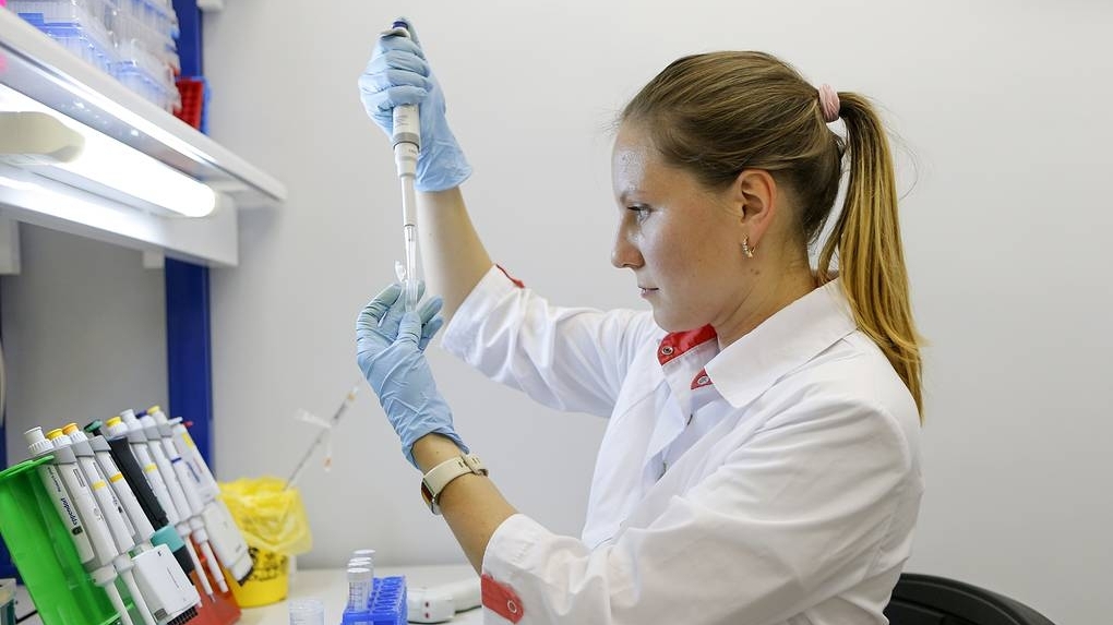 Nga thử nghiệm vaccine ngừa Covid-19 dạng xịt mũi cho trẻ em