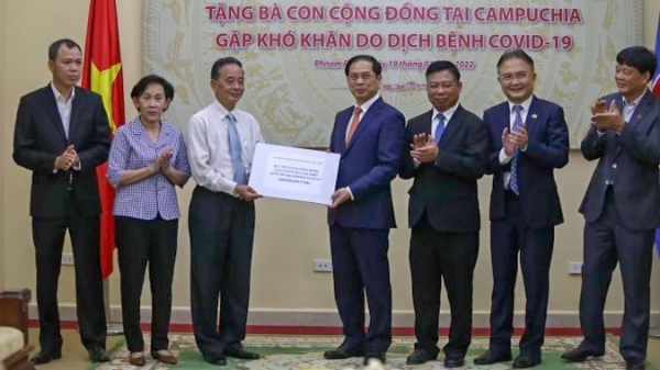 Trao tặng quà Tết tới cộng đồng tại Campuchia gặp khó khăn do ảnh hưởng của dịch Covid-19