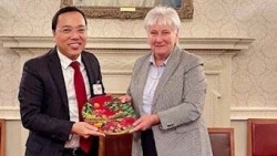 Đại sứ Nguyễn Hoàng Long gặp và làm việc với Quốc vụ khanh Bộ Quốc phòng Anh