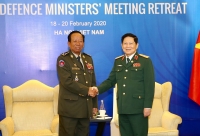Bộ trưởng Quốc phòng Ngô Xuân Lịch gặp song phương Bộ trưởng Quốc phòng Campuchia và Tổng thư ký ASEAN