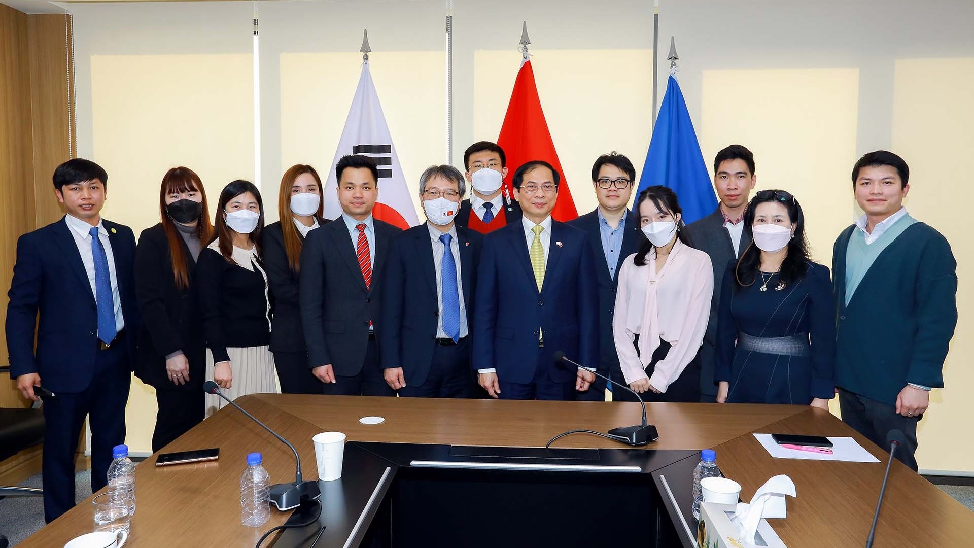 Bộ trưởng Ngoại giao Bùi Thanh Sơn gặp đại diện các tổ chức hội đoàn người Việt tại Hàn Quốc