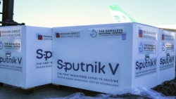 Italy sản xuất Vaccine Sputnik V: Một vốn, ba bốn lời