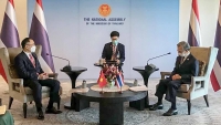 Đại sứ Phan Chí Thành chào xã giao Chủ tịch Quốc hội Thái Lan