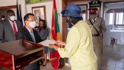 Đại sứ Lê Viết Duyên trình Thư ủy nhiệm lên Tổng Toàn quyền Grenada