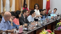 Đoàn tùy viên báo chí các Đại sứ quán và phóng viên nước ngoài thăm và làm việc tại Bình Định