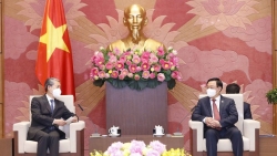 Chủ tịch Quốc hội Vương Đình Huệ tiếp Đại sứ Trung Quốc tại Việt Nam
