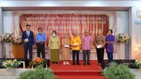 Thứ trưởng Phạm Quang Hiệu tặng quà, bằng khen cho các kiều bào tại Thái Lan có công với đất nước
