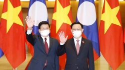 Chủ tịch Quốc hội Vương Đình Huệ hội kiến Tổng Bí thư, Chủ tịch nước Lào Thongloun Sisoulith
