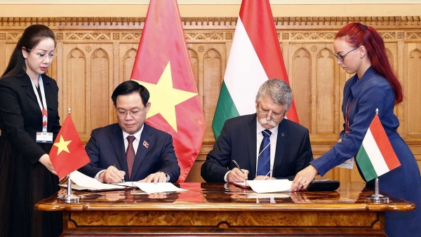 Chủ tịch Quốc hội Việt Nam-Hungary ký Thoả thuận hợp tác mới giữa hai Quốc hội