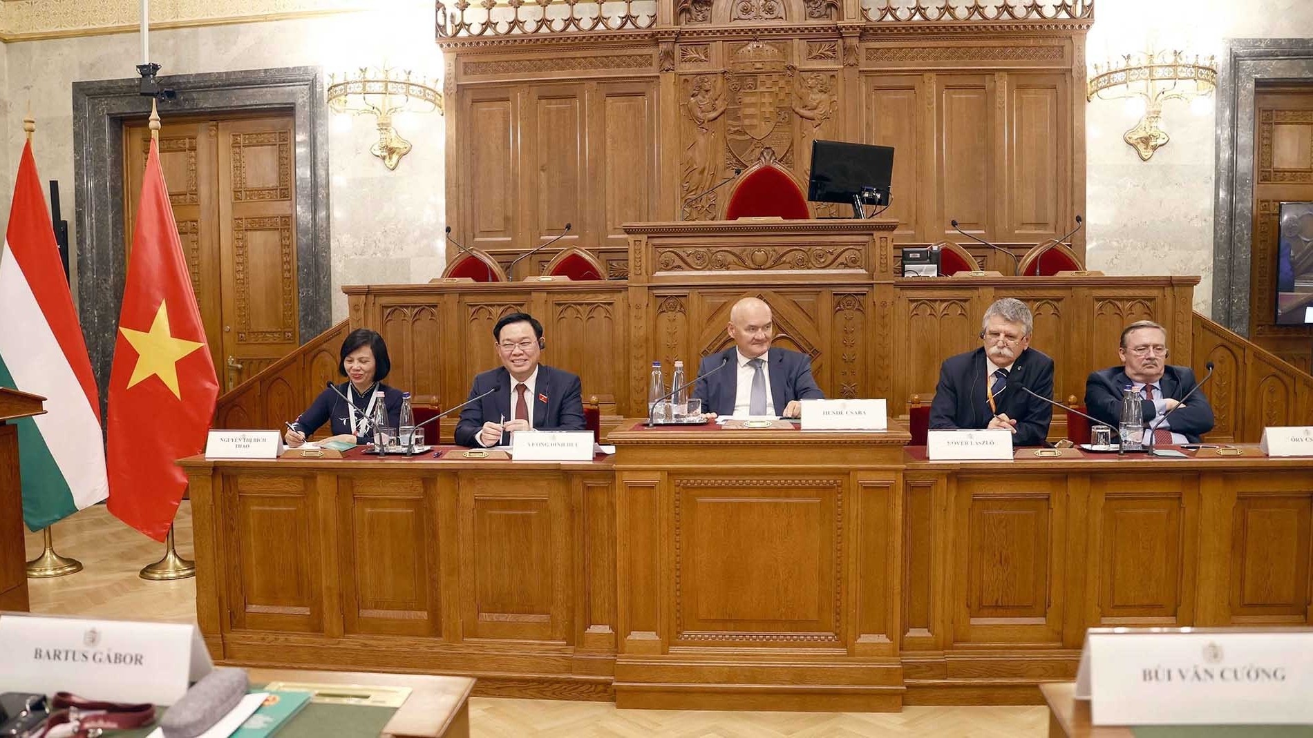 Chủ tịch Quốc hội Việt Nam-Hungary đồng chủ trì tọa đàm lập pháp