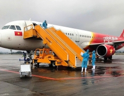 Tiếp tục đưa hơn 240 công dân Việt Nam từ Singapore về nước