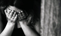 Bạo lực đối với phụ nữ ở Việt Nam năm 2019: Những bức hình kể chuyện