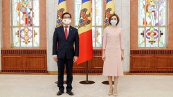 Đại sứ Nguyễn Hồng Thạch trình Thư ủy nhiệm lên Tổng thống Moldova