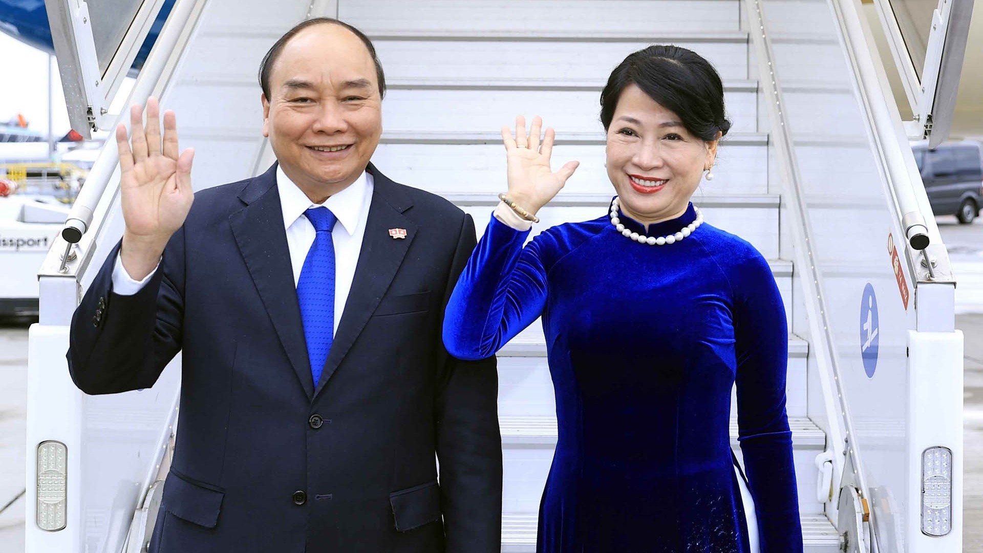 Chủ tịch nước Nguyễn Xuân Phúc lên đường thăm chính thức Liên bang Nga