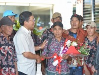 42 ngư dân trở về từ Indonesia sum họp gia đình