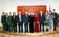 Chủ tịch Quốc hội thăm Đại sứ quán Việt Nam và gặp cộng đồng người Việt tại Belarus