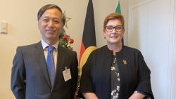 Bộ trưởng Ngoại giao và Thương mại Australia tiếp Đại sứ Nguyễn Tất Thành chào xã giao