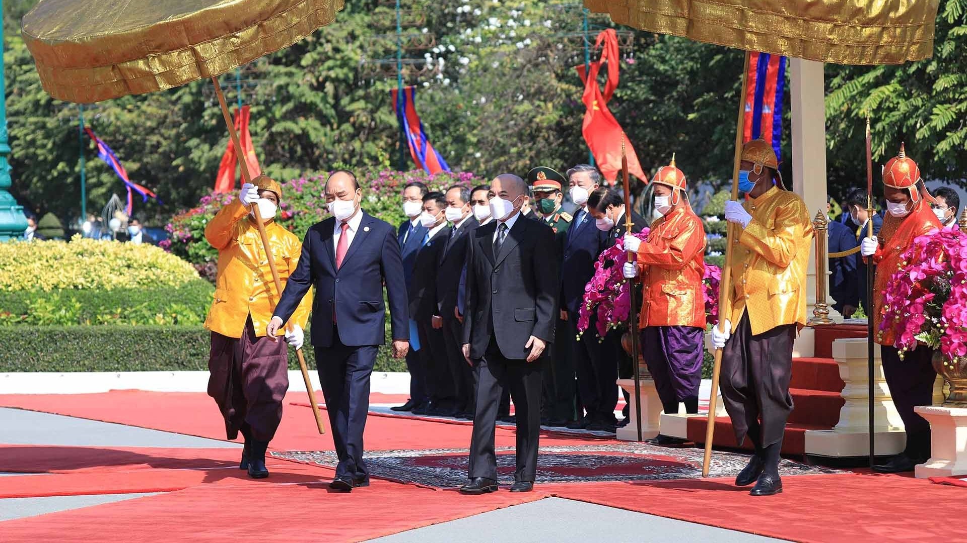 Lễ đón chính thức Chủ tịch nước Nguyễn Xuân Phúc thăm cấp nhà nước tới Vương quốc Campuchia