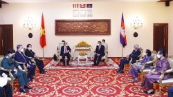 Chủ tịch nước Nguyễn Xuân Phúc tiếp Chủ tịch Thượng viện và Chủ tịch Quốc hội Campuchia