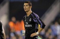 C. Ronaldo có thu nhập cao nhất "làng thể thao" thế giới