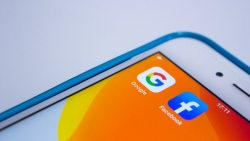 Câu chuyện phía sau các dịch vụ miễn phí của Google và Facebook