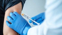 Vaccine Covid-19: Tiêm Pfizer, AstraZeneca hay... cả hai?