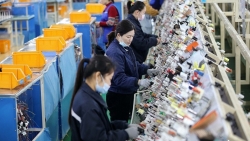 Sản xuất và dịch vụ suy giảm, 'kéo' đà tăng trưởng của Trung Quốc