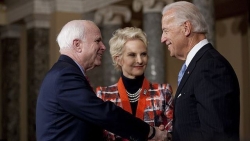 Giúp ông Biden thắng Arizona, vợ ông John McCain được xem xét làm đại sứ Mỹ