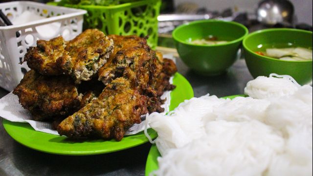 Khách Tây 'tấm tắc' khen ẩm thực Việt Nam