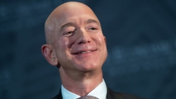 Tỷ phú Jeff Bezos chính thức giành lại ngôi vị giàu nhất thế giới