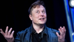 Ngôi vị người giàu nhất thế giới lại gọi tên Elon Musk