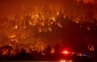 Máy bay trực thăng quân sự bị nghi gây cháy rừng ở thủ đô Australia