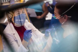 Doanh nghiệp Mỹ đồng thuận với chính phủ buộc nhân viên tiêm vaccine