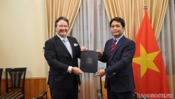 Việt Nam tiếp nhận bản sao Thư ủy nhiệm bổ nhiệm Đại sứ Hoa Kỳ Marc Knapper
