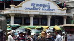 Tiểu thương mắc Covid-19, Campuchia đóng cửa chợ đầu mối ở Phnom Penh