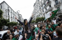 Algeria: Mưa đã tạnh nhưng mây chưa tan