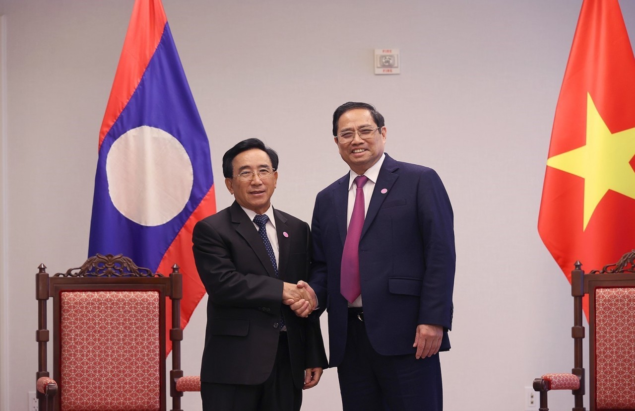 Việt Nam-Lào nhất trí ủng hộ vai trò trung tâm của ASEAN