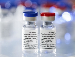 Nga và vaccine Covid-19 đầu tiên trên thế giới: Vừa mừng vừa lo