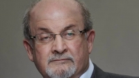 Tổng thống Mỹ lên án vụ tấn công nhà văn gốc Ấn Độ Salman Rushdie