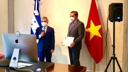 Đại sứ Việt Nam trình Thư Ủy nhiệm lên Tổng thống Honduras