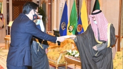 Đại sứ Ngô Toàn Thắng trình Thư ủy nhiệm lên Quốc vương Kuwait