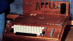 Chiếc máy tính đầu tiên của Apple trông như thế nào?