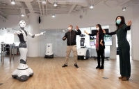 Robot - Trợ thủ đắc lực trong cuộc chiến chống đại dịch Covid-19