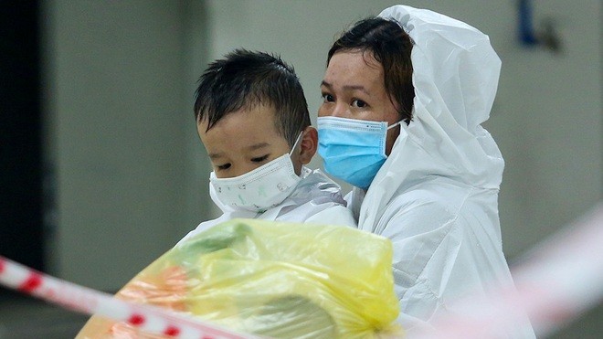 Vì sao các nước thận trọng việc tiêm vaccine Covid-19 cho trẻ?