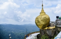 Golden Rock- ngôi chùa trên hòn đá thiêng nghiêng mãi không đổ ở Myanmar