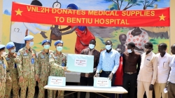 Chiến sĩ mũ nồi xanh bảo vệ sức khỏe người dân Nam Sudan và hỗ trợ cộng đồng khắc phục hậu quả thiên tai